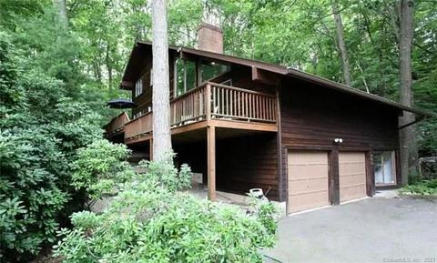 650 Springer Rd, Fairfield, CT 06824