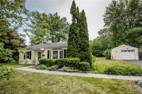 30 Chester Ln, Wallingford, CT 06492
