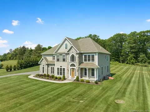 35 Farmers Ct, Cheshire, CT 06410