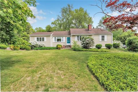 46 Oriole Ln, Trumbull, CT 06611