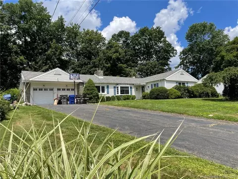 14 Blue Mountain Rd, Norwalk, CT 06851