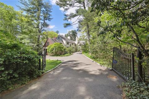 2 Marshall Rd, Hamden, CT 06517