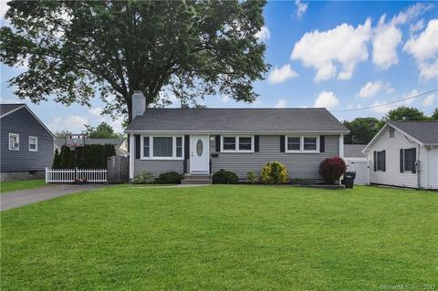 132 Brookside Cir, Wethersfield, CT 06109