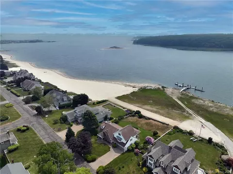 189 Neptune Dr, Groton, CT 06340