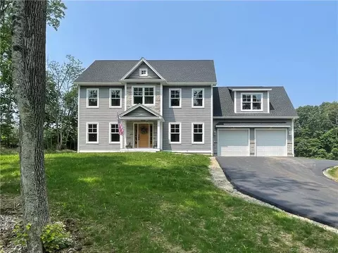 5 Greenwich Pl, Colchester, CT 06415
