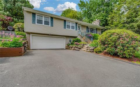 32 Fox Run Rd, Waterbury, CT 06708
