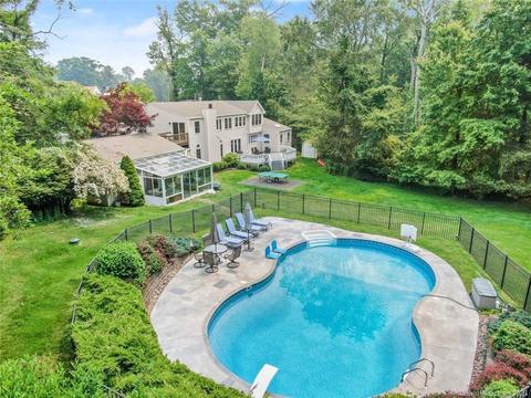17 Sturges Cmns, Westport, CT 06880