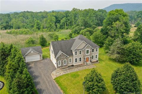 85 Great Oak Dr, Berlin, CT 06037