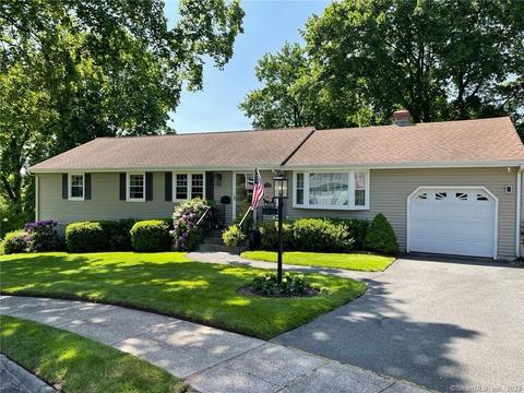 7 Eastwood Dr, Plainville, CT 06062
