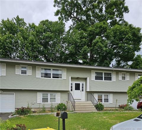 1 Spread Oak Ln, Waterbury, CT 06704