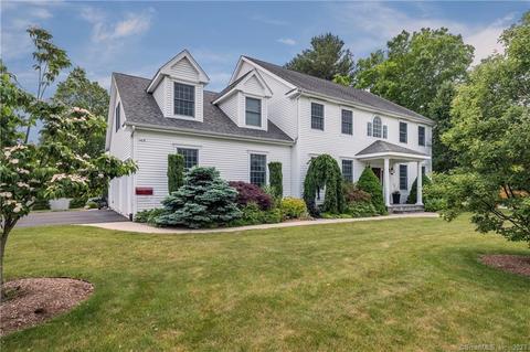 84 Church St, Old Saybrook, CT 06475