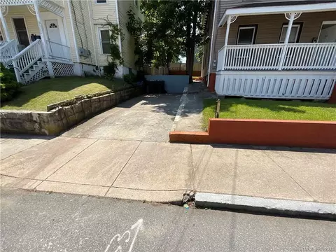 34 Spring St, New London, CT 06320