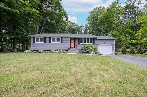 3 Hill View Ln, Clinton, CT 06413