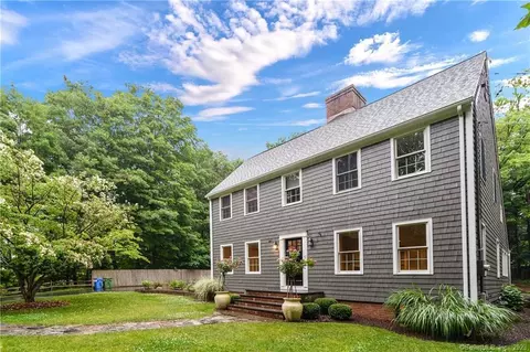 1100 Brookside Dr, Fairfield, CT 06824