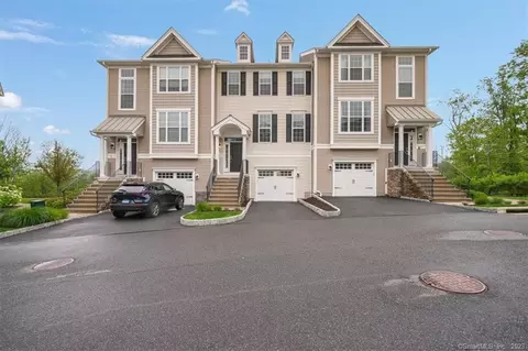 3 Putnam Ln #3, Danbury, CT 06810
