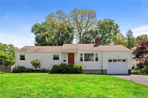 28 Meadow Farms Rd, West Hartford, CT 06107