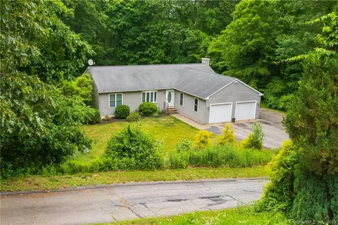 21 Pinecrest Ln, Sprague, CT 06330