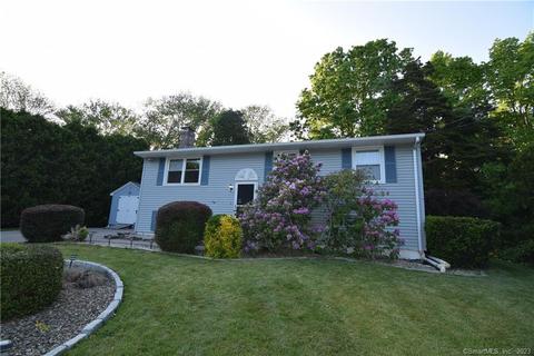 13 Cartridge Trl, Ledyard, CT 06339