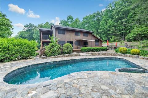 14 Boehm Cir, Shelton, CT 06484