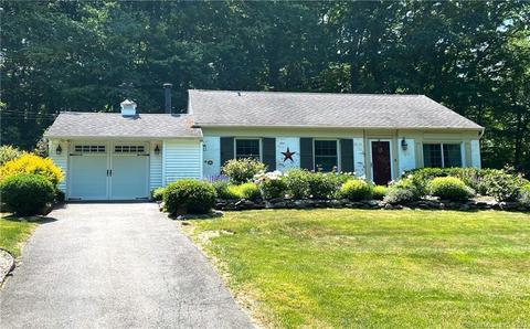 4 Sycamore Dr, Newtown, CT 06470