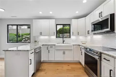 180 Heritage Vlg #E, Southbury, CT 06488