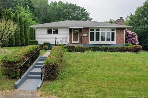 8 Blueberry Hill Rd, Waterbury, CT 06704