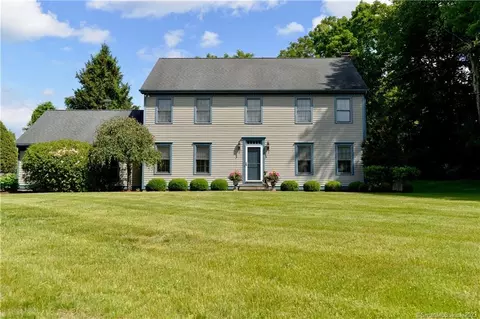 38 Walnut Tree Hill Rd, Newtown, CT 06482