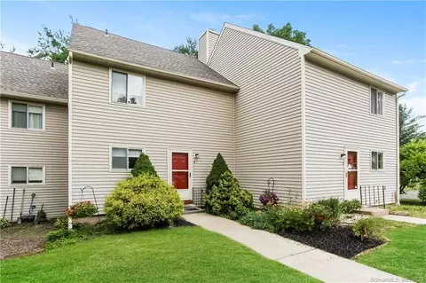 4 Mohawk Ct #4, Cromwell, CT 06416