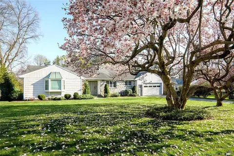11 Cottage Ln, Westport, CT 06880