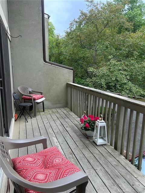 49 Clubhouse Dr #49, Woodbury, CT 06798