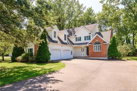 25 Rosewood Dr, Suffield, CT 06078
