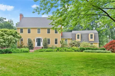18 Willow Ct, Ridgefield, CT 06877