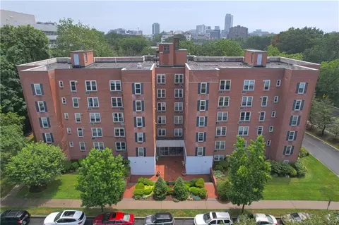 7 4th St #5F, Stamford, CT 06902