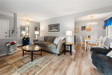 353 Foxwood Ln #353, Milford, CT 06461