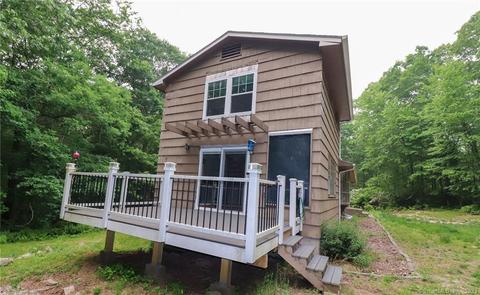 45 Douglas Ln, Waterford, CT 06385