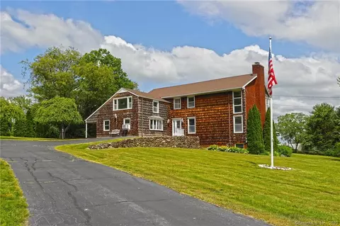 11 Shingle Hill Rd, West Haven, CT 06516