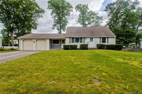 19 Standish St, Enfield, CT 06082