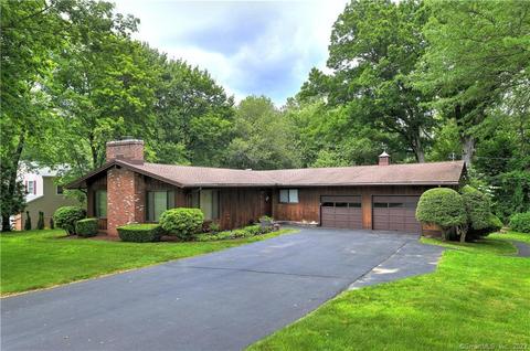 621 Schoolhouse Ln, Orange, CT 06477
