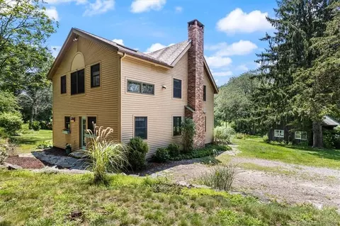 34 Millers Pond Rd # A, Quaker Hill, CT 06375