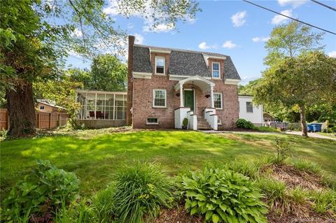 6 Tanglewylde Pl, Waterford, CT 06375