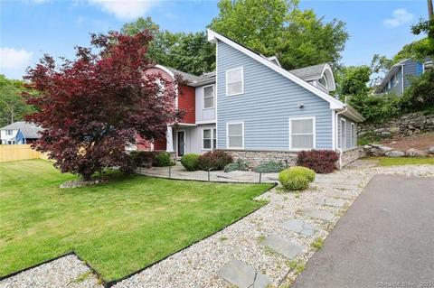20 Sullivan Pl, Bridgeport, CT 06610