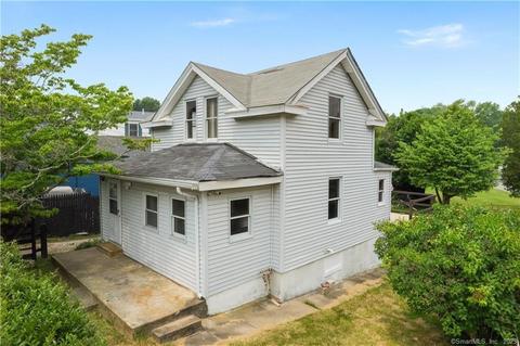 79 Willetts Ave, New London, CT 06320