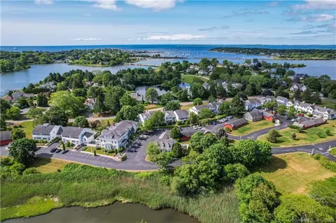 23 Cove Side Ln #23, Stonington, CT 06378