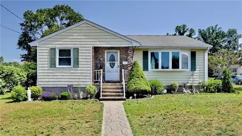 236 Ocean Ave, West Haven, CT 06516