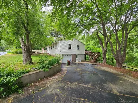 37 Sunrise St, Norwich, CT 06360