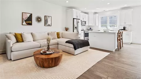 24 E Cross Trl #24, Danbury, CT 06810