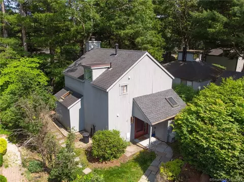 12 Laurel Ln #12, Avon, CT 06001