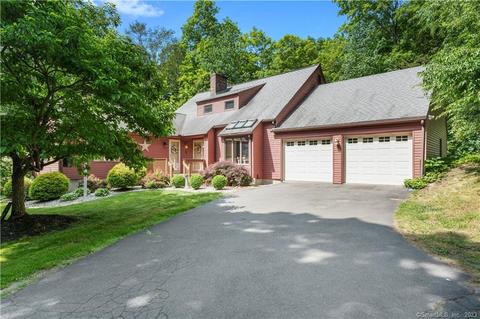 135 Sumner Woods Rd, Durham, CT 06422