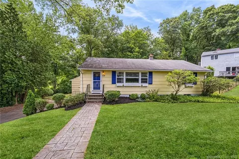 120 Rockview Dr, Cheshire, CT 06410