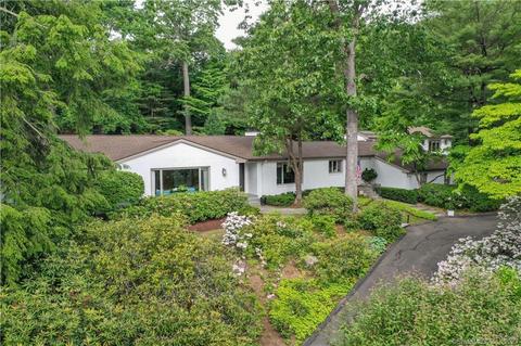 5 Squirrel Hill Rd, West Hartford, CT 06107